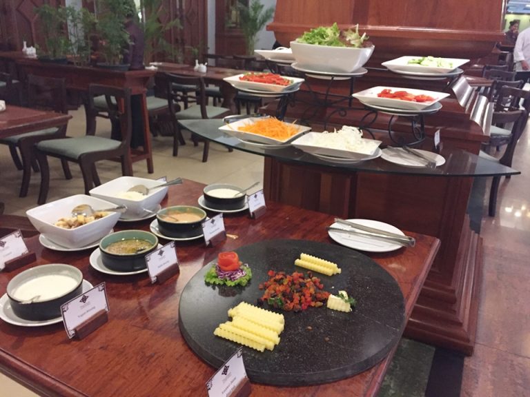 ビュッフェスペース(サラダ)