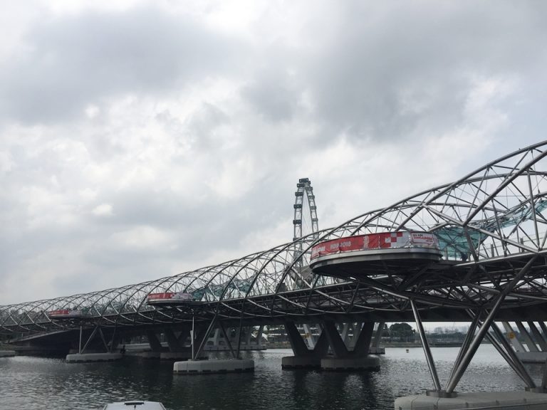 HELIX BRIDGEとシンガポールフライヤー