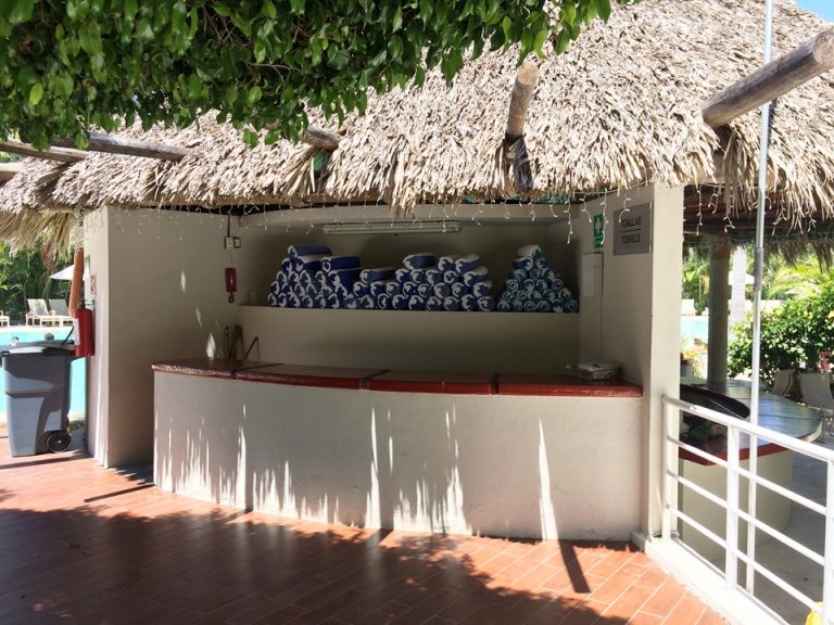 ホテルのプールにあるタオル交換所