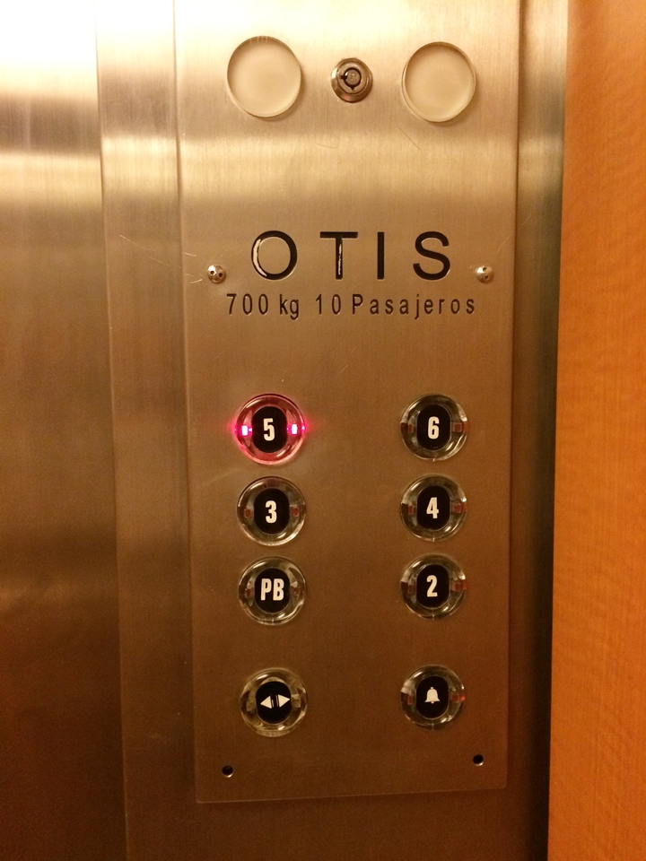 エレベーターボタン