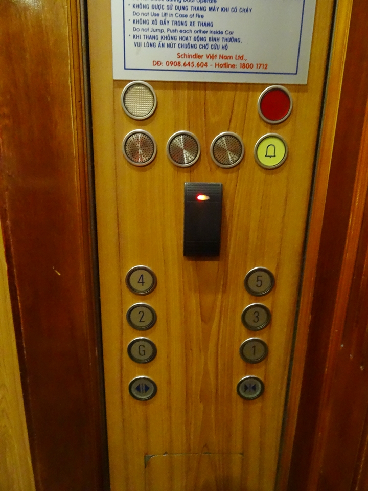 エレベーターボタン