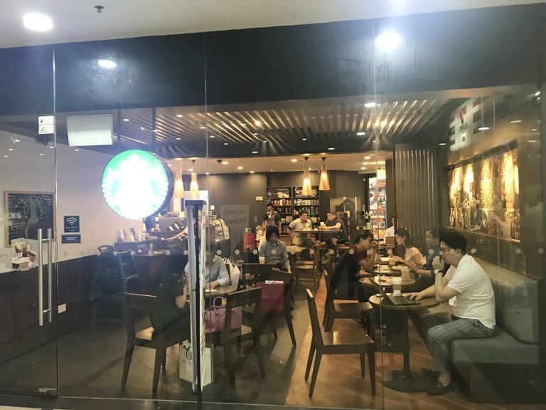 ホテル併設スターバックス