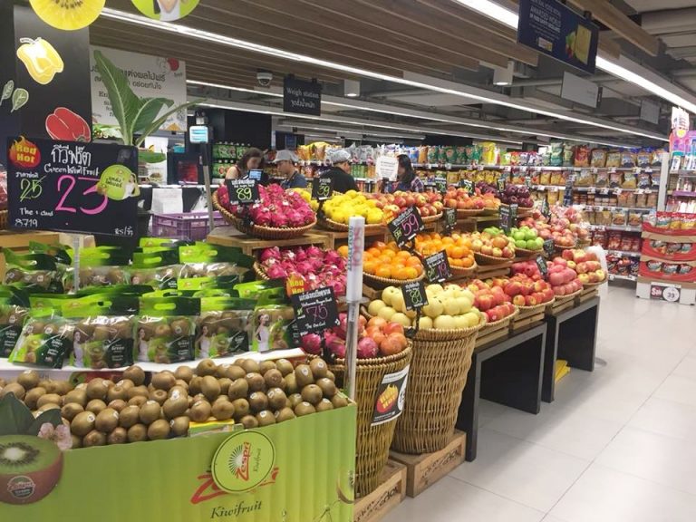 Tops Marketではお土産類が豊富