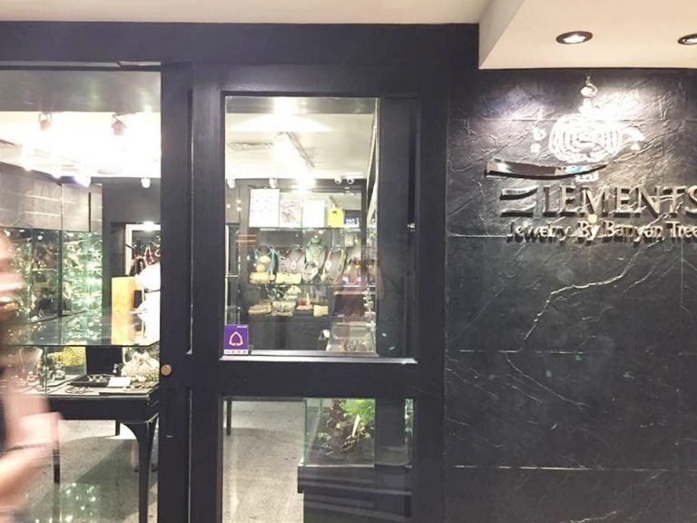 館内にあるジュエリーショップ