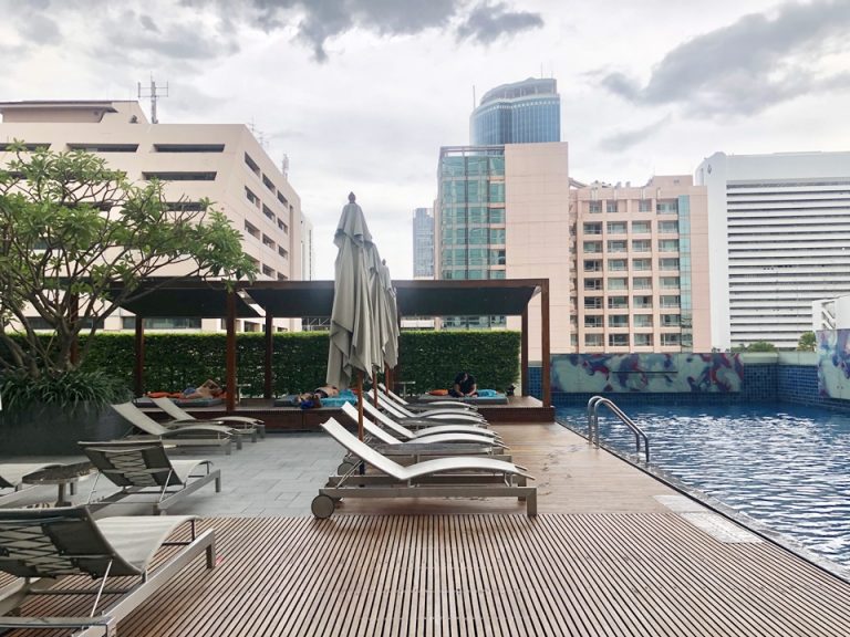 プールは夕方から混むので昼過ぎか夜遅めが空いててリラックスできます。