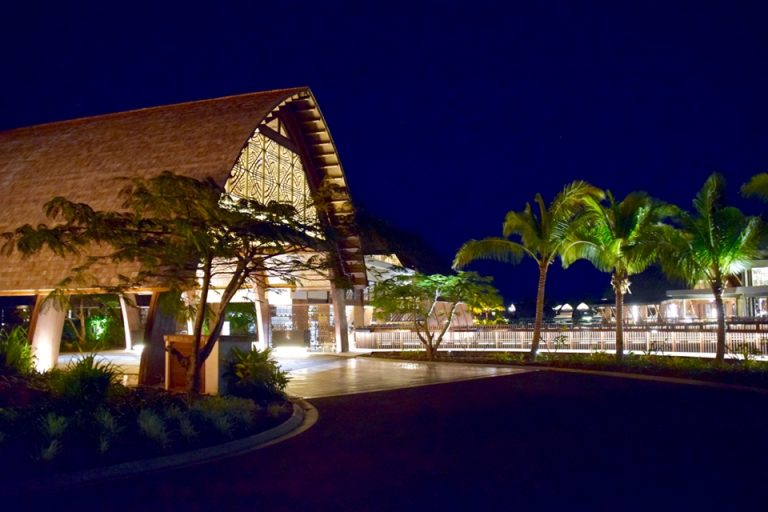 エントランスの夜景