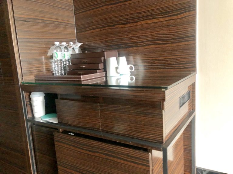 ミニバーとミニカフェはコンパクトにまとめられていました