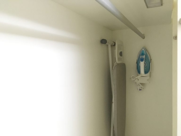 クローゼット内部01