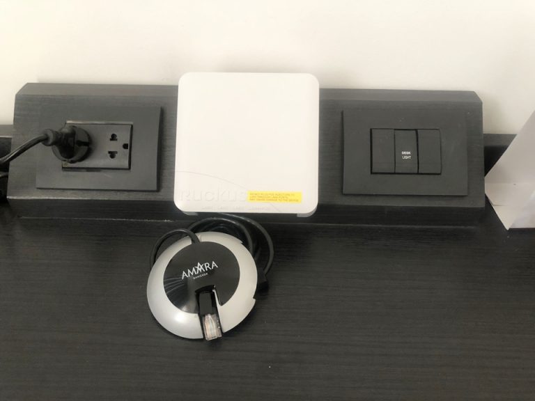 各部屋にWi-Fiのルーターがありました。