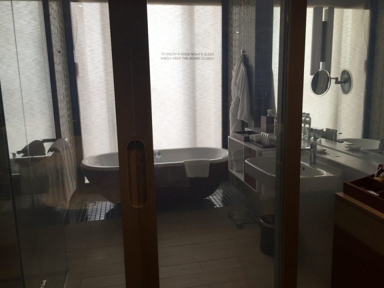 バスルームプライバシースイッチOFF