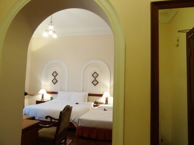 客室(ドアから)