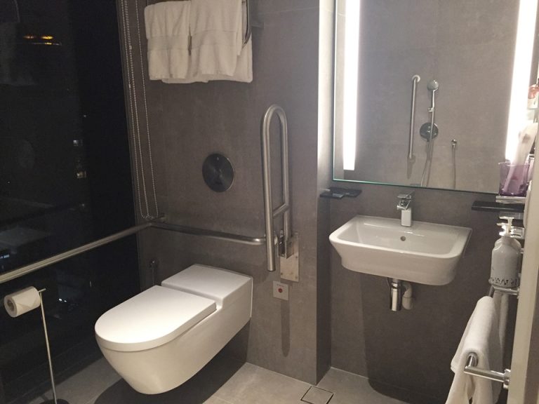 トイレと洗面台