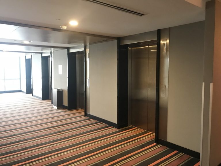 客室階エレベーターホール2