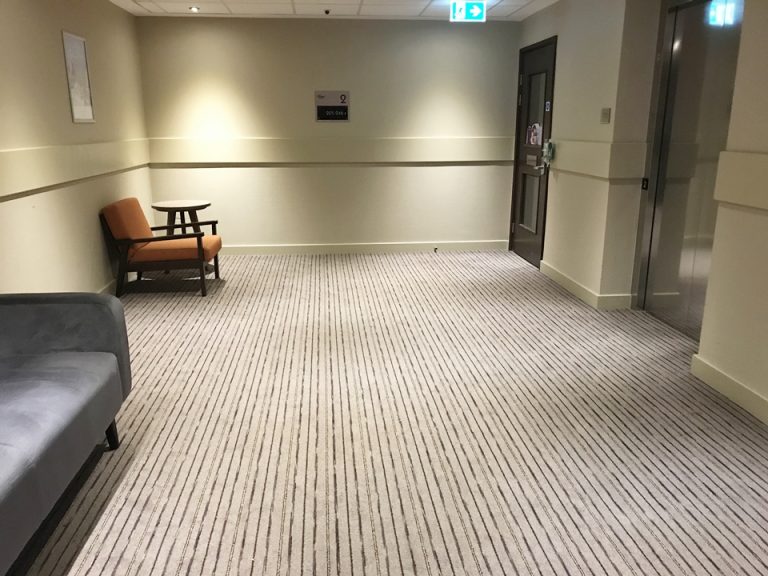 客室階エレベーターホール2