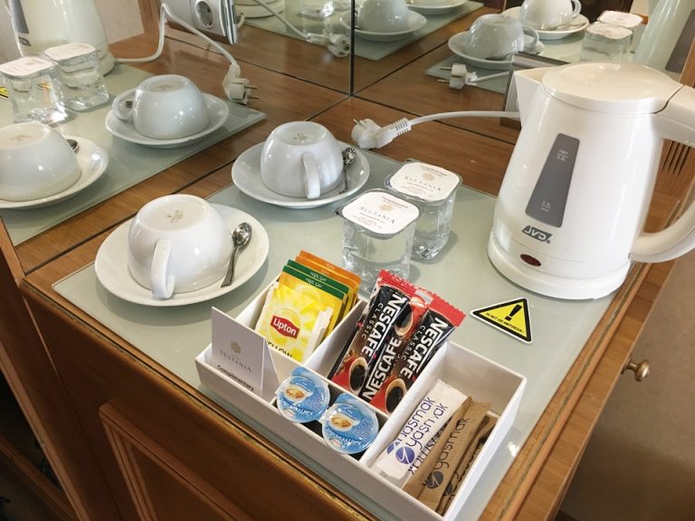 ポットや無料のティーパック