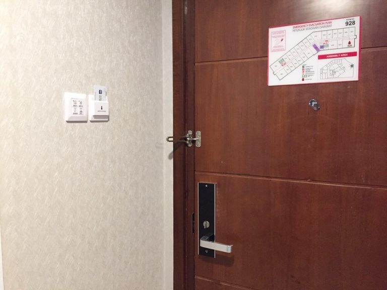 室内からの入口ドア