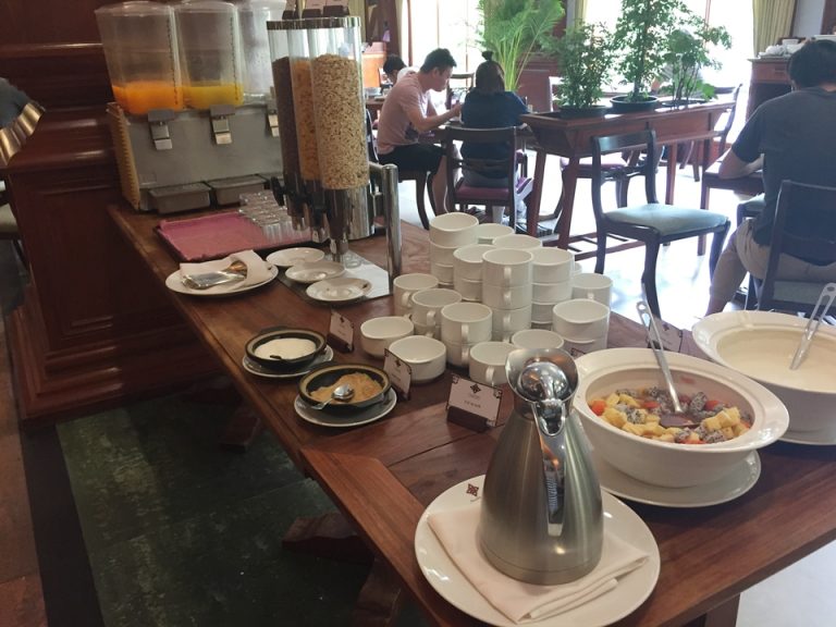 ビュッフェスペース(ヨーグルトなど)