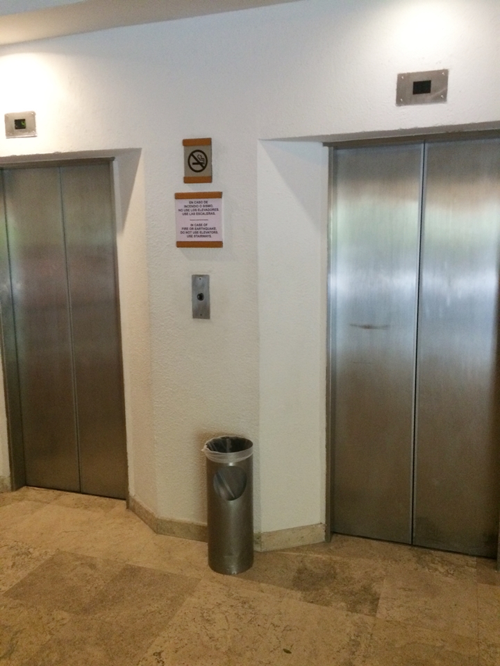 ロビーエレベーター 2