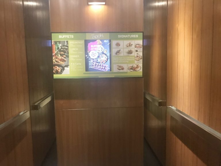 エレベーター内(ドアから)