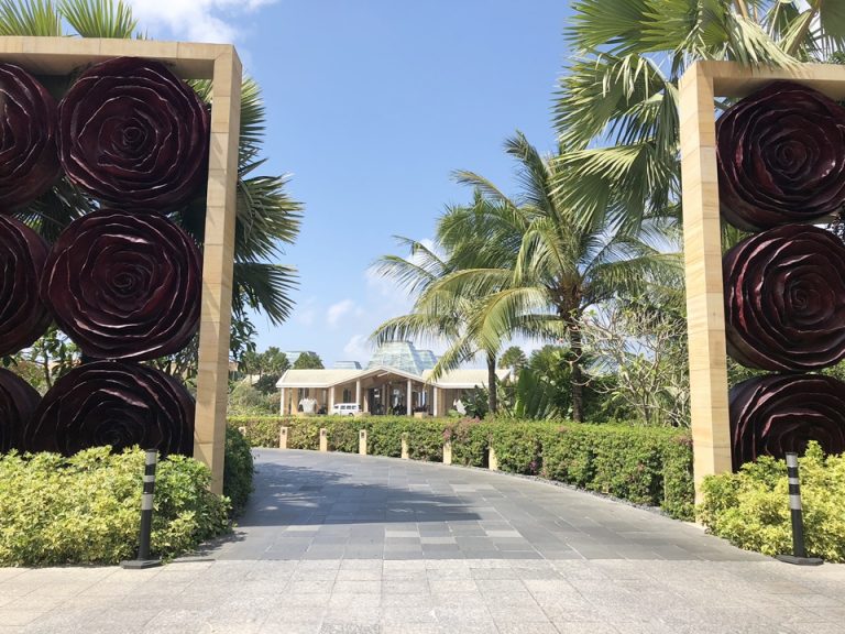 ホテル入り口から外観