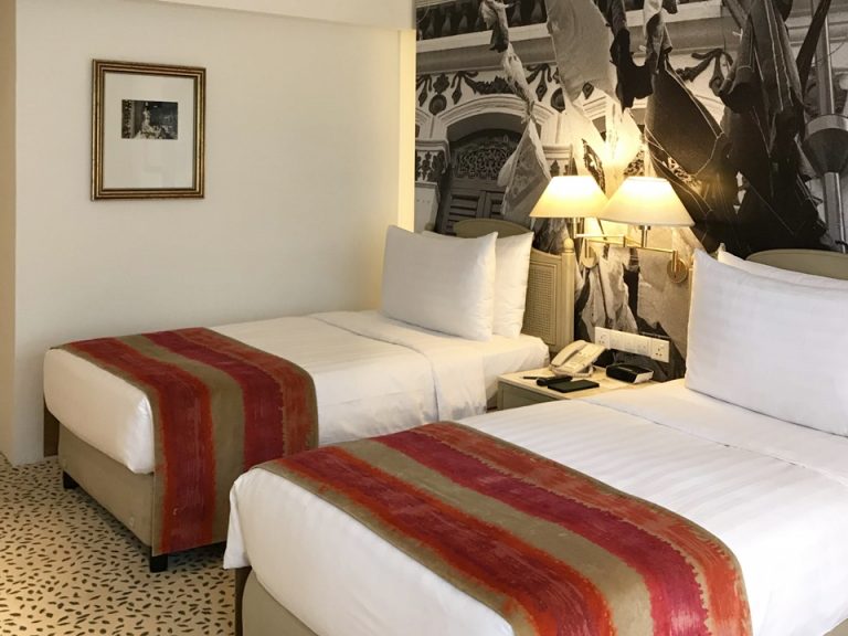 客室全体(窓際方向から)