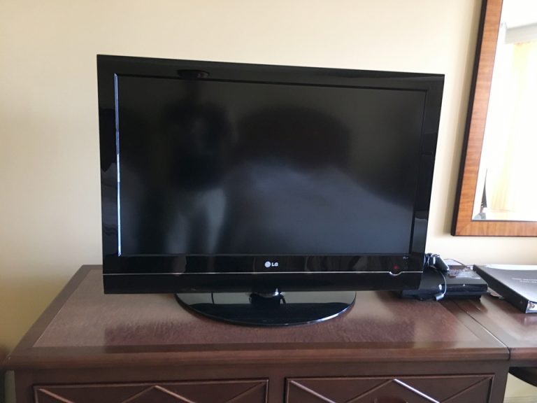 ベッド方向からTV