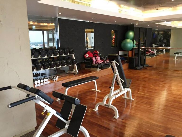 ジムにはヨガができるスペースも