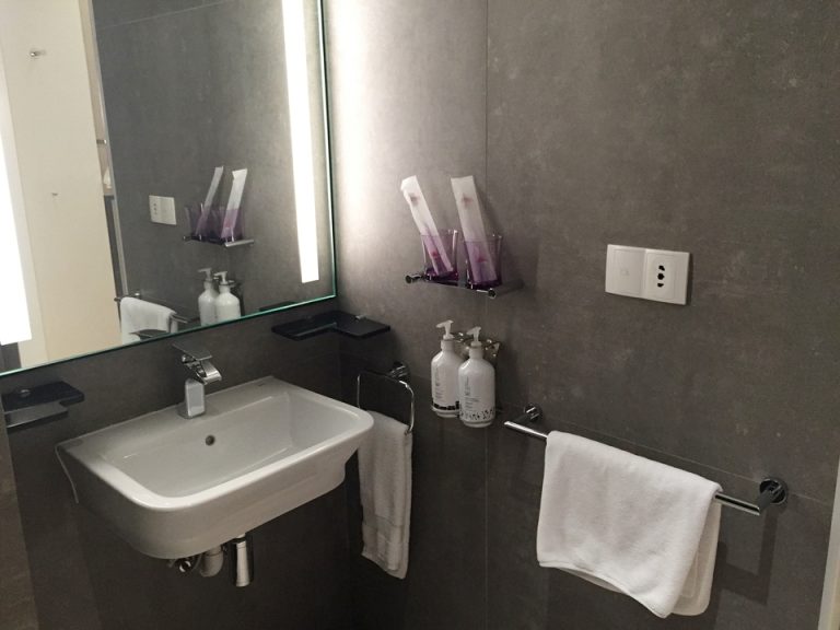 洗面台 ポーチが置けません