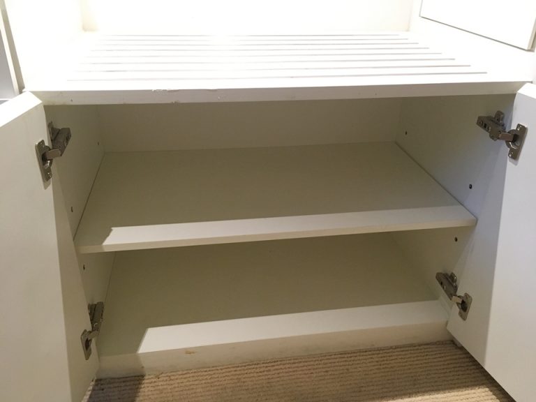 カフェコーナー下の棚 開けた状態