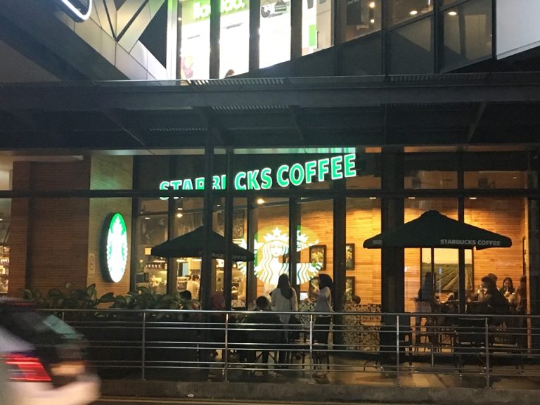 ホテル併設スタバ