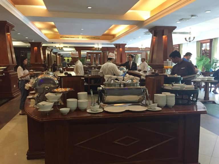 ビュッフェスペース(センター)