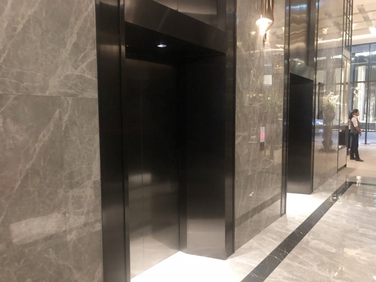 1階エレベーターホール