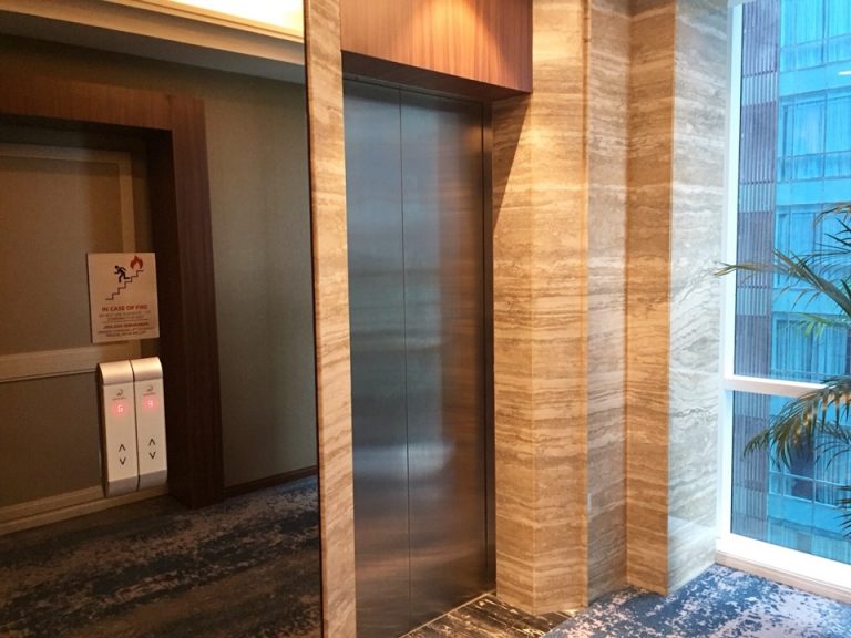 1階エレベーター