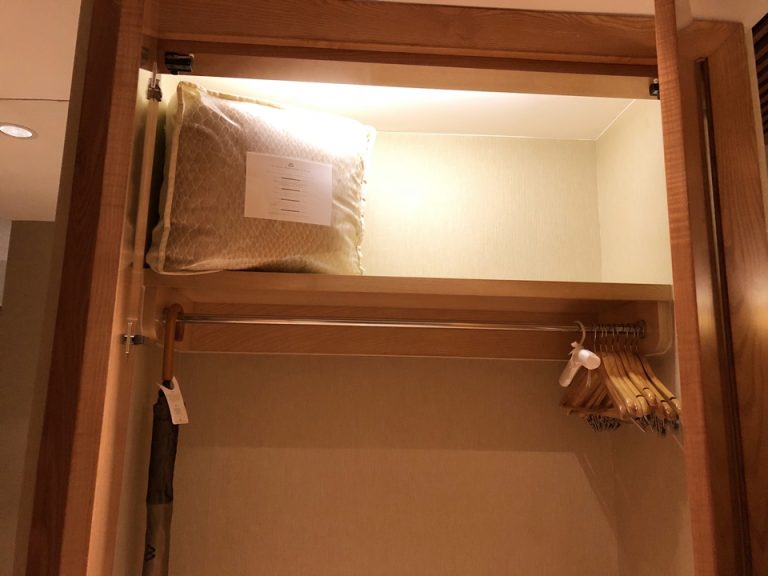 クローゼット内部