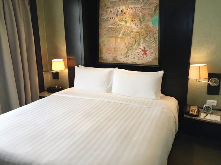 柔らかすぎず硬すぎないちょうどいいベッド