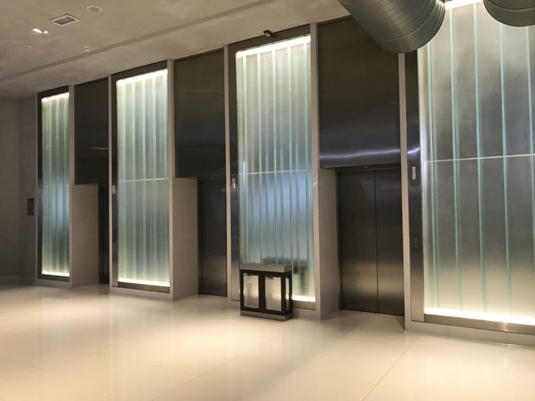 フロント階エレベーター2