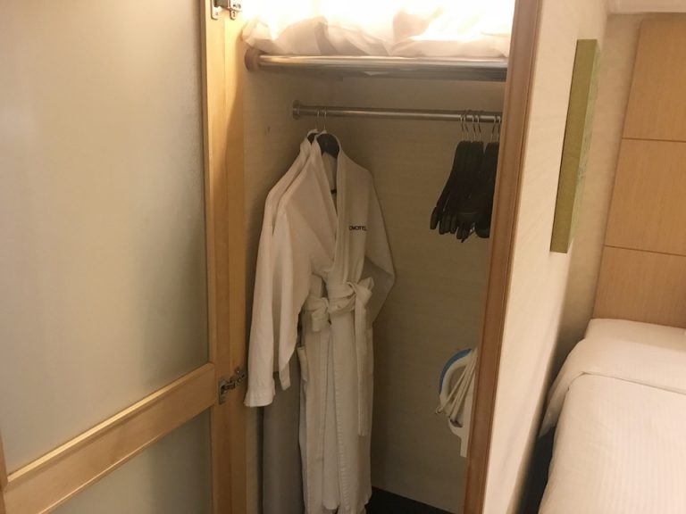 クローゼット開