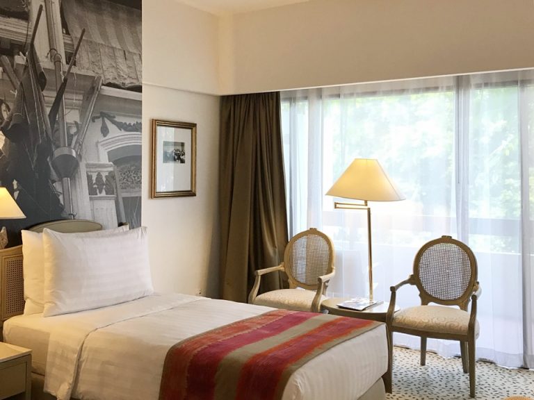 客室全体(入口方向から)