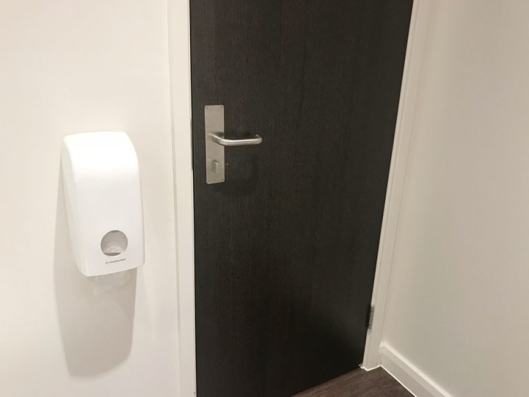 バスルーム扉内側