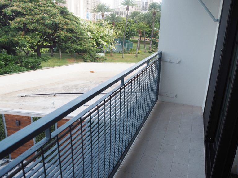 コンクリート調のベランダ