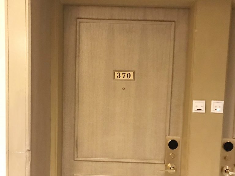 客室入口外観ドア