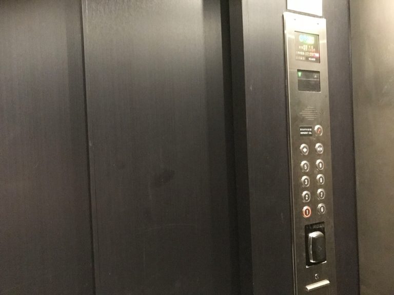 エレベーター1