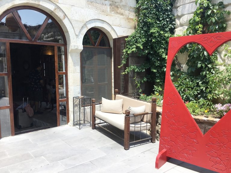 フロント外のテラス