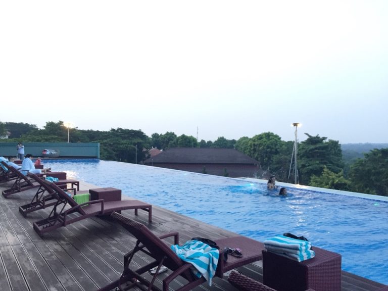 プール全体左側