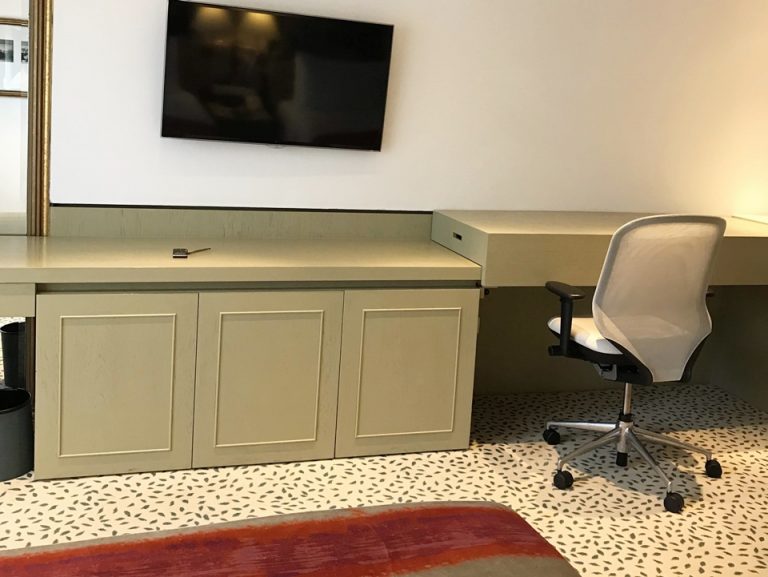 ベッドからテレビ