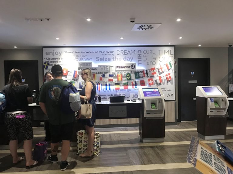 フロントカウンター