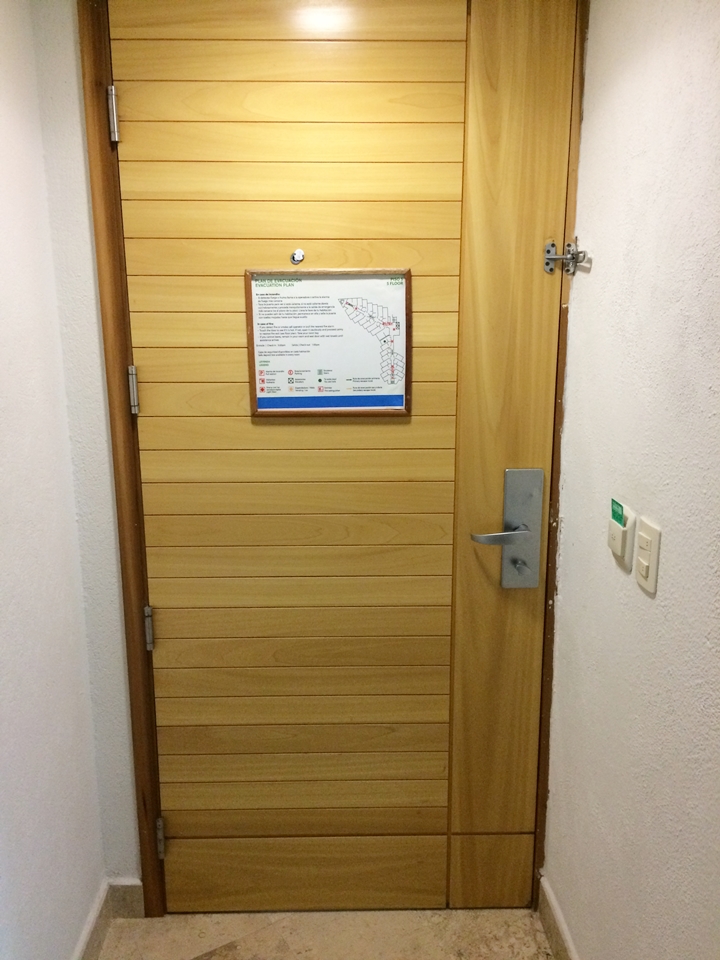 部屋入り口内側