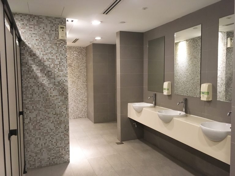 プール用トイレ