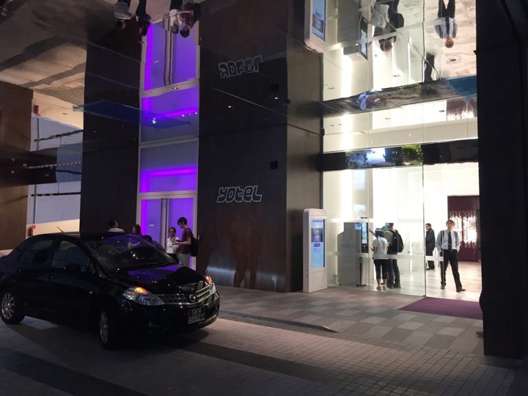 ホテルエントランス