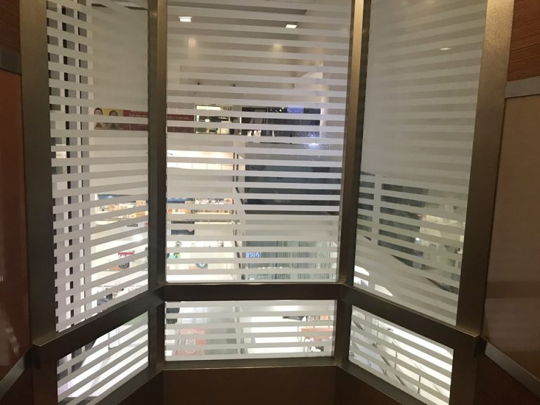 ロビーエレベーター内観2